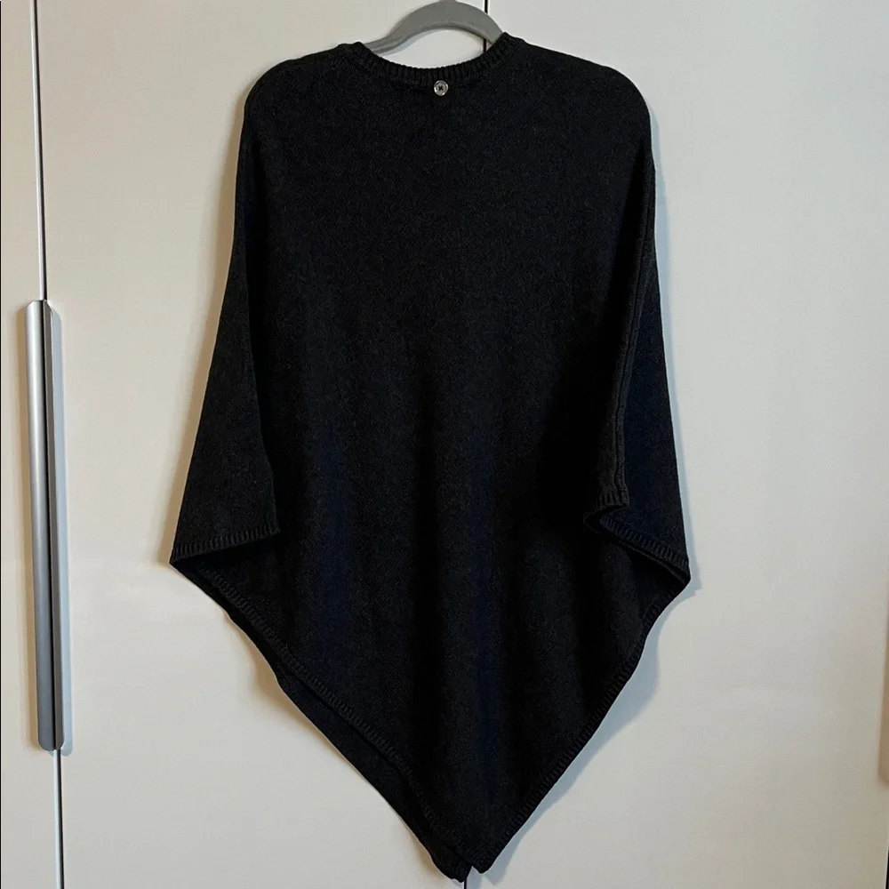 MICHAEL KORS NWOT Charcoal Grey Knit Poncho Sweater Scarf, Size M - Picture 5 of 10